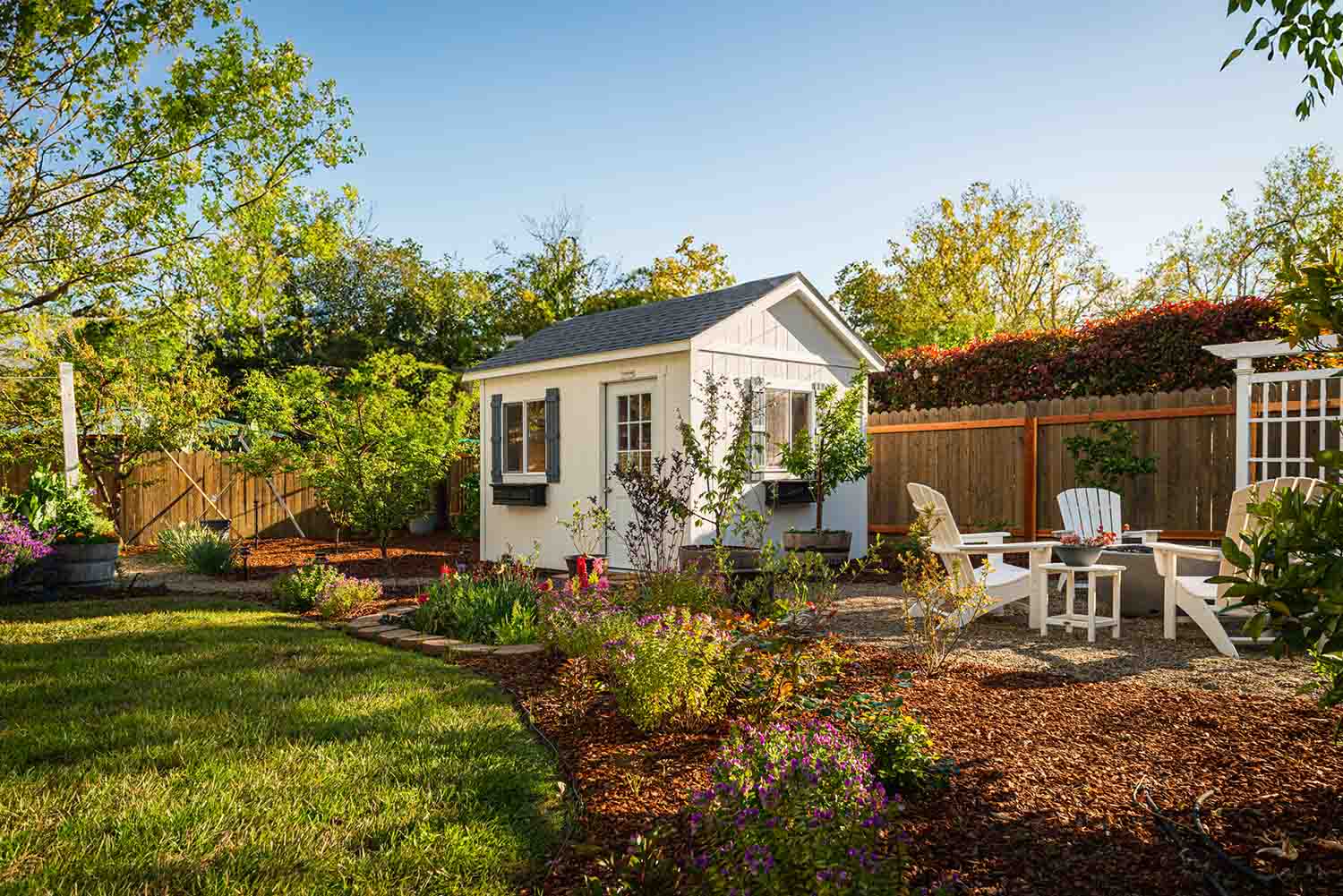White Premier PRO Tall ranch in delicate white with residential door and window boxes.