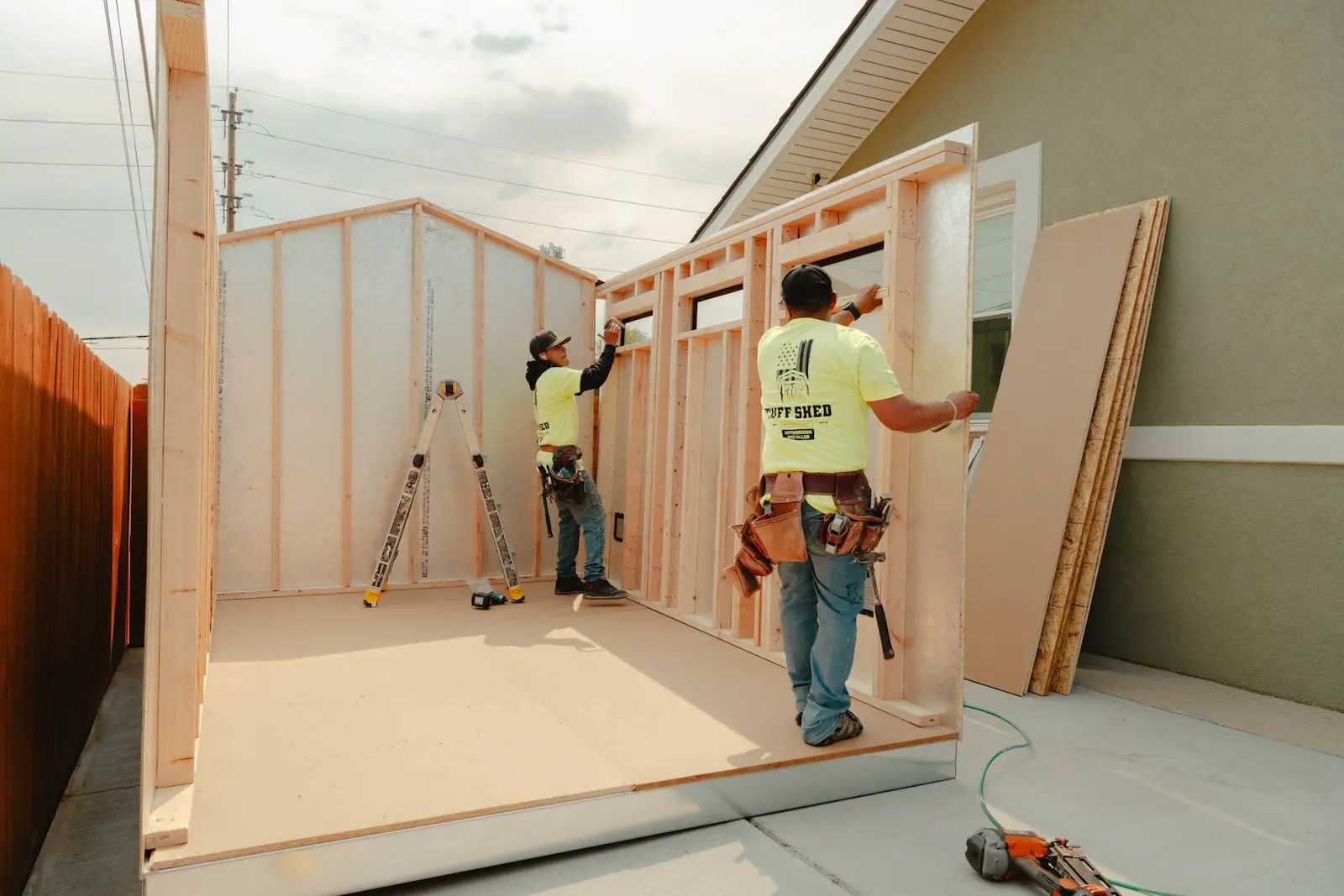 Premier Classic Ranch building being installed by authorized installers