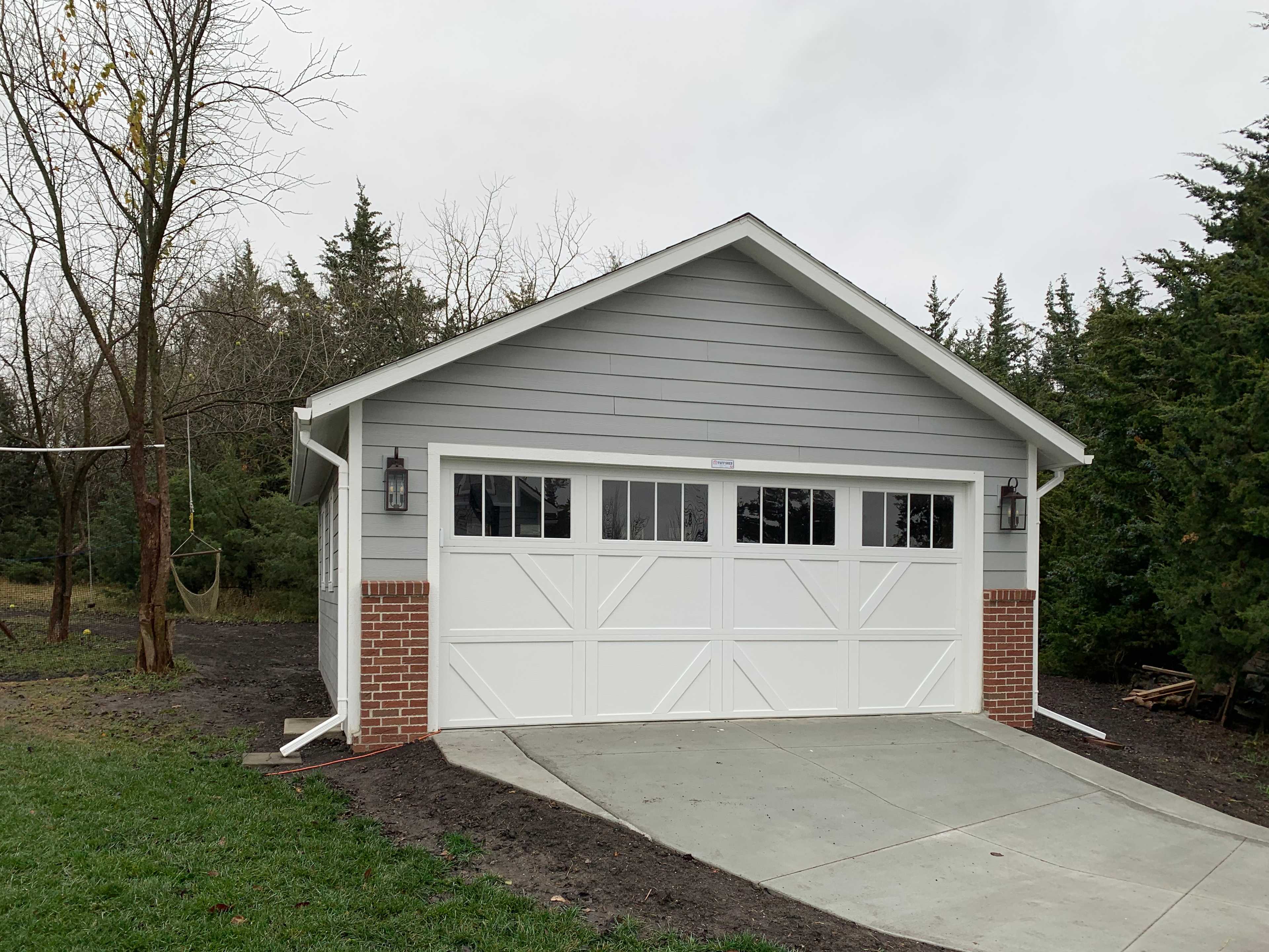 A premier pro ranch garage for car storage.