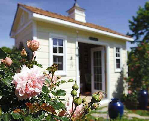 Garden Ranch She Shed Roses Yard Exterior