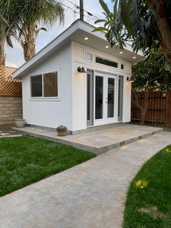 A Premier pro studio in the backyard for a guest space.