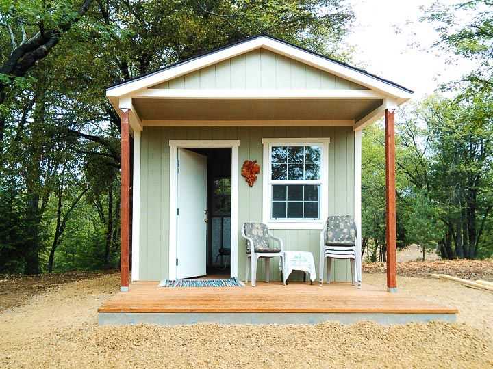 Exterior of the Premier Pro Ranch Weekender Retreat Front View