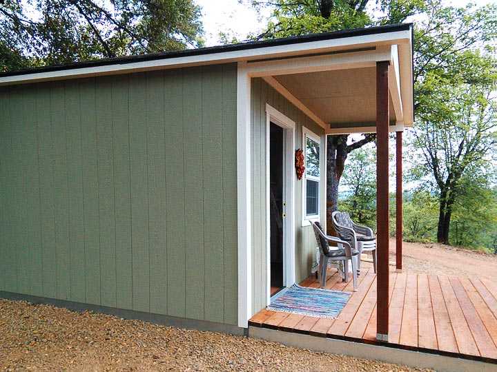 Exterior of the Premier Pro Ranch Weekender Retreat Porch